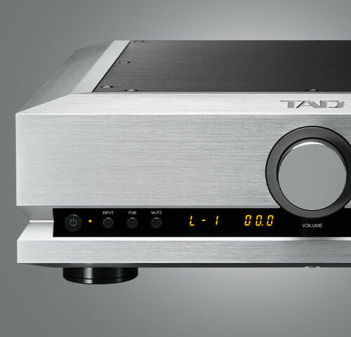 TAD C1000 analogue preamplifier; Silver