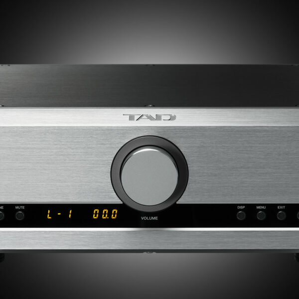 TAD C1000 analogue preamplifier; Silver